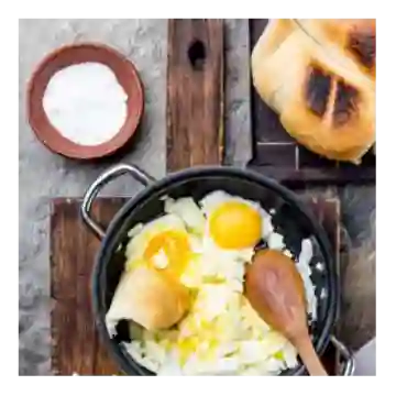 Huevos Fritos y Marraqueta O Tostadas