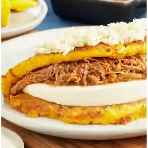 Cachapa con Carne Mechada