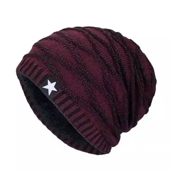 Gorro Tejido en Lana Con Polar y Diseño Relieve Burdeo