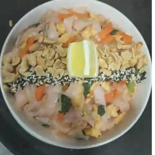 Pad Thai Cerdo + Ramen de Cerdo+ 2 Bebid