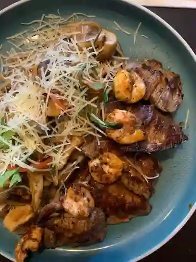 Fetuccini Mar y Tierra