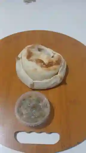 Empanada de Pollo, Choclo, Queso y Crema Horno