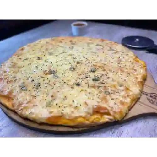 Pizza de Cuatro Quesos Familiar