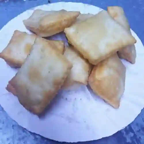 8 Un Empanadas de Coctel Queso