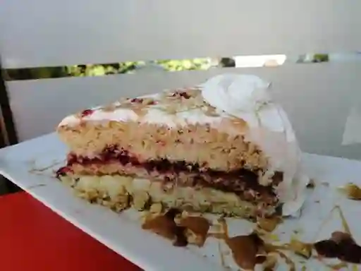 Torta de Nuez Manjar Frambuesa