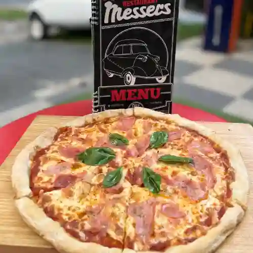 Pizza Jamón y Queso