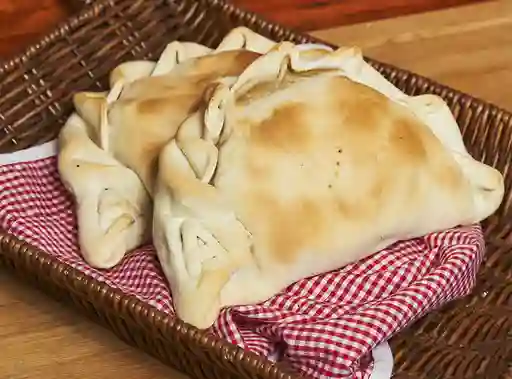 Empanada Tomate Albahaca