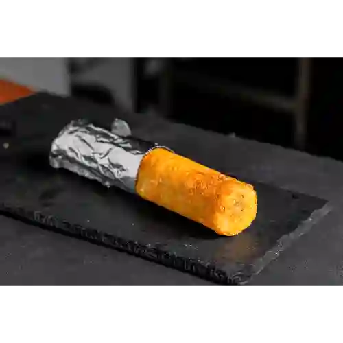 Hand roll de salmón