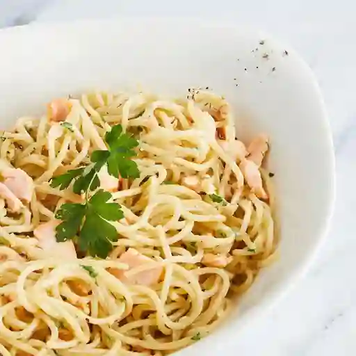 Pasta carbonara salmone