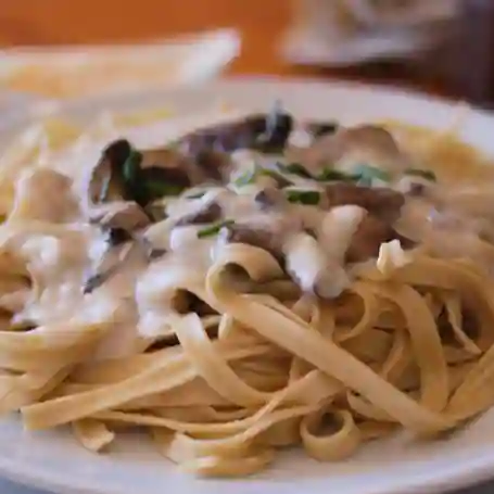 Pasta a Elección con Salsa Funghi