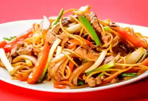 Tallarín Salteado de Pollo Familiar