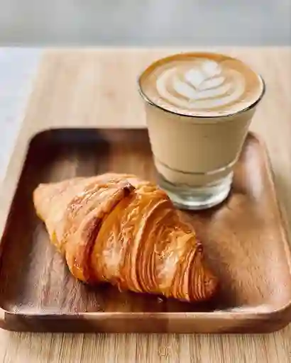 Promo 2 Mediaslunas y Cafe