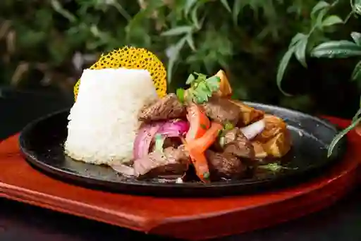 Lomo Saltado Clásico