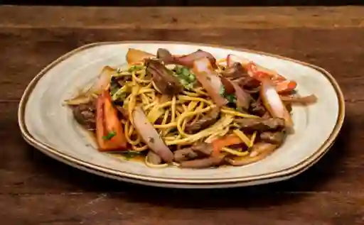 Tallarín saltado con carne