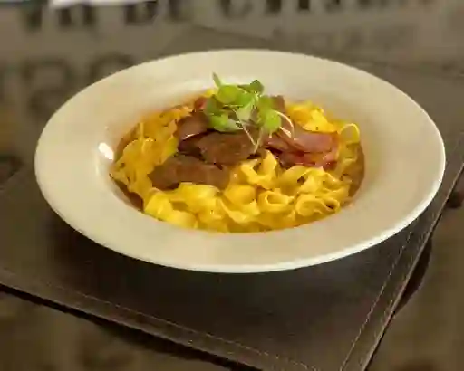Fetuccini a la Huancaína con Filete