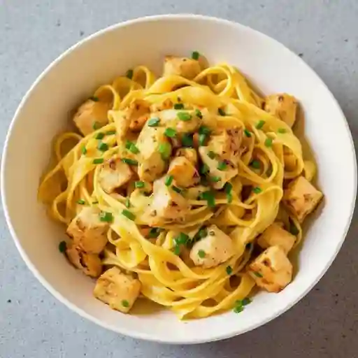 Fettuccine a la Huancaina con Pollo Saltado