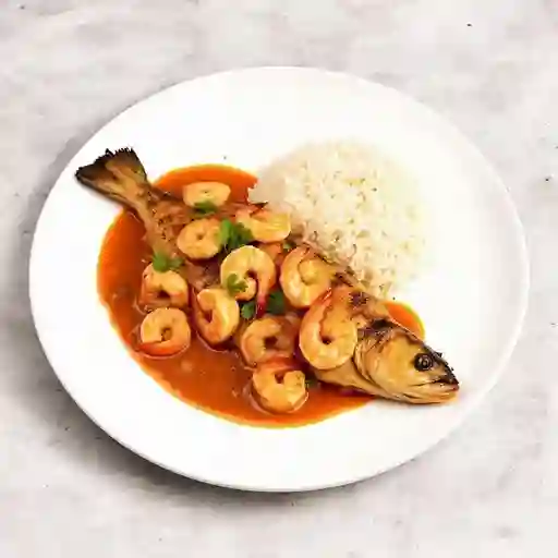 Pescado en Salsa de Camarones