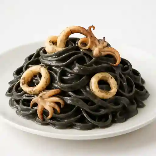 Fetticcini Tinta de Calamar con Calamare