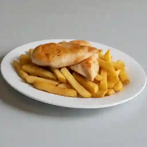 Pechuga de pollo grillé con papas fritas