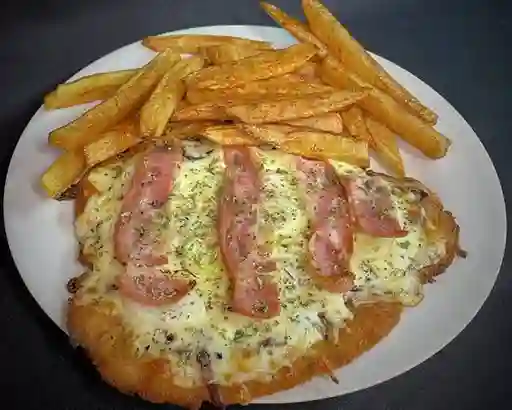 Milanesa de Pollo BBQ y Papas Fritas
