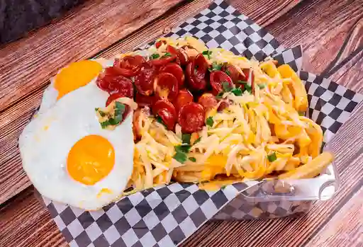 Papas Fritas con Chorizo Gigante