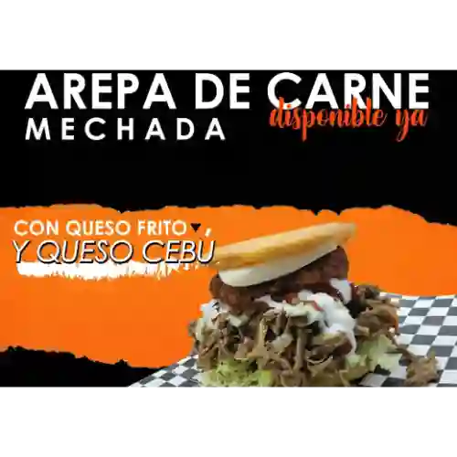 Arepa Frita con Carne Mechada