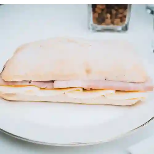 Sandwich Mozzarella y Jamón