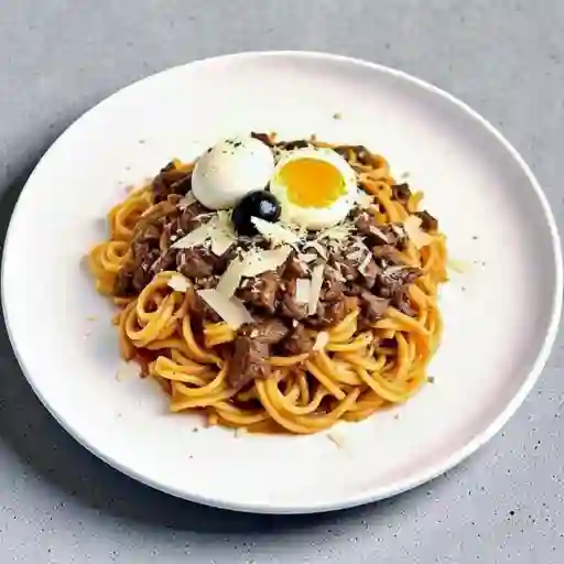 Tallarines en salsa huancaina con lomo