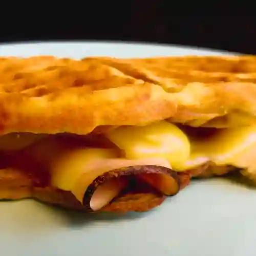 Waffle Queso Jamón