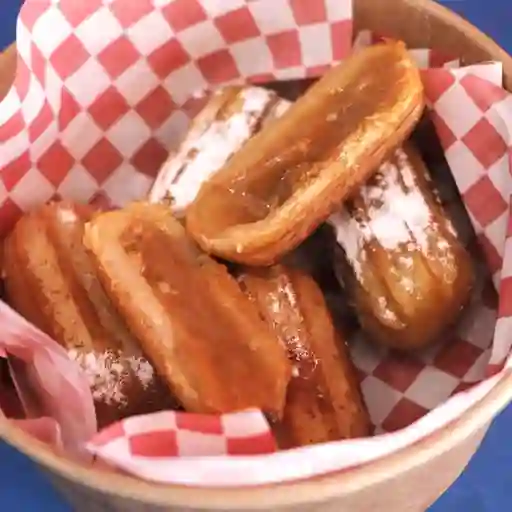 Churritos rellenos de manjar