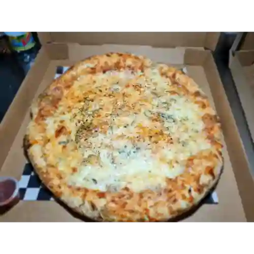 Pizza 4 Quesos Familiar