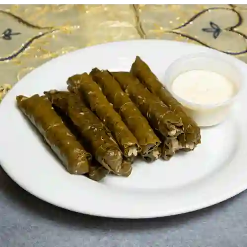 Hojas de Parra (12 Unidades) con Salsa de Yogurt