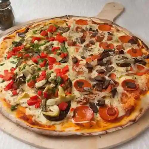 Pizza Carnívora Mitad Pizza Vegetariana