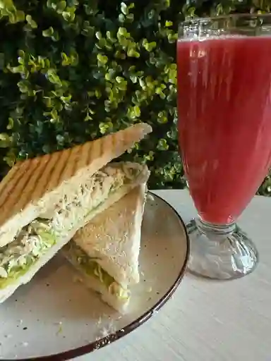 Ave Palta + Jugo de Frutilla
