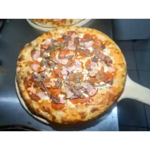 Pizza 4 Carnes Familiar