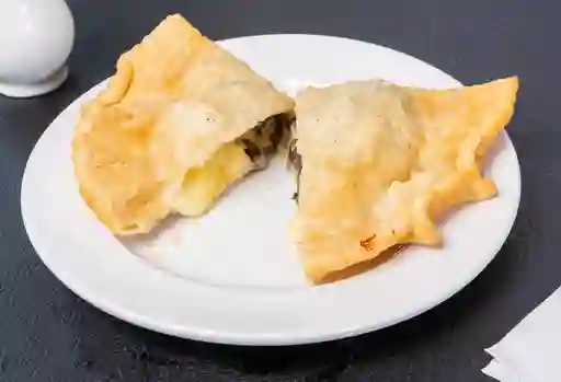 Empanada queso y aceitunas