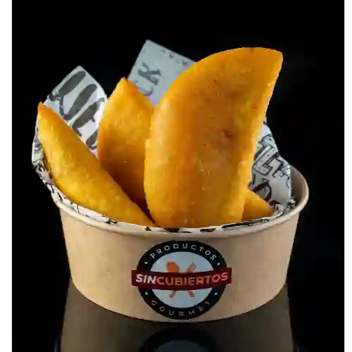 Empanada Pollo y Queso Gouda