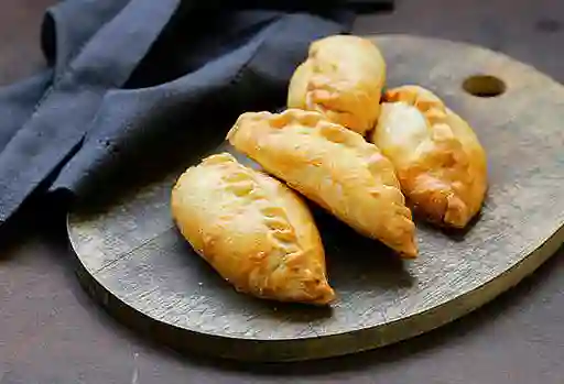 Mini Empanadas Mechada X 4