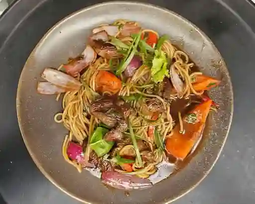 Tallarin Salteado de Carne