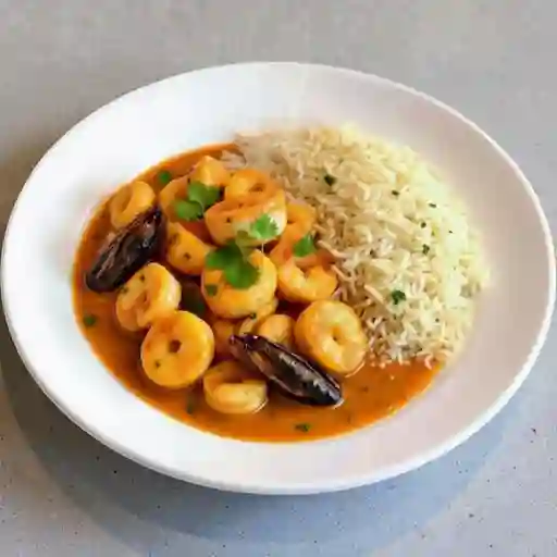 Picante De Mariscos Con Arroz Al Cilantro