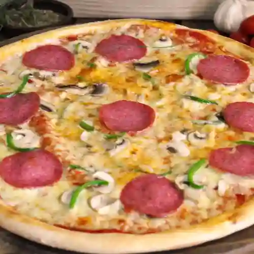 Pizza Salami Familiar