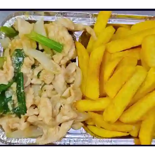 Pollo mongoliana con papas fritas