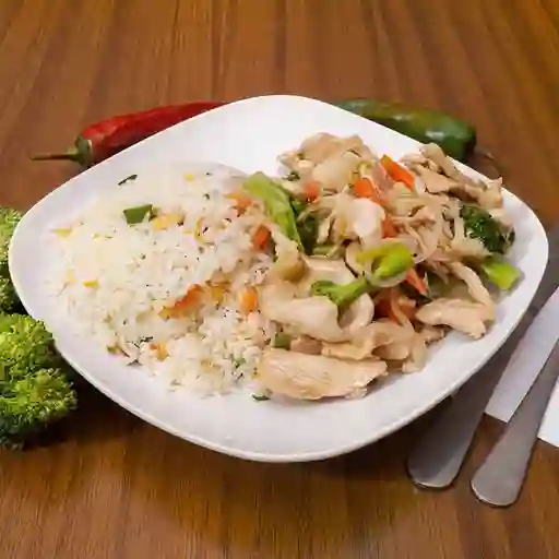 Chapsui de Pollo con Arroz O Papas