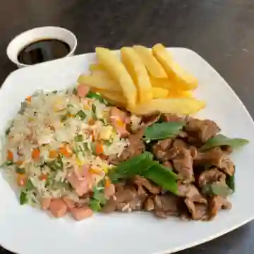 Carne Mongoliana + Arroz Chaufan + Papas Fritas