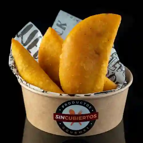Empanada Carne Mechada y Queso
