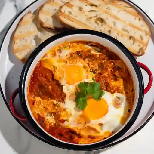 Paila de huevos atomatados