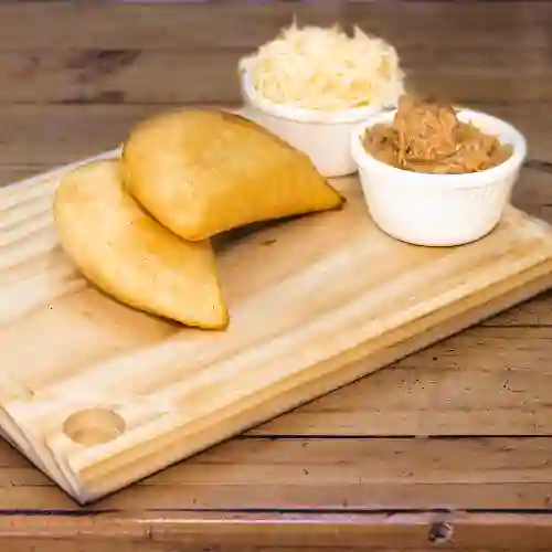 Empanada Carne Mechada Queso