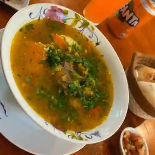 Cazuela de Vacuno con Ensalada