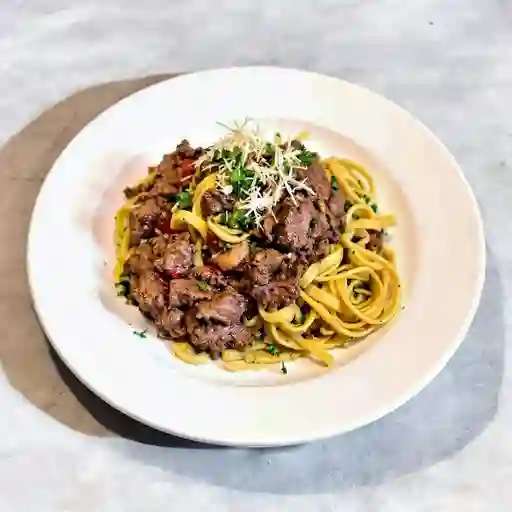 Fetuccini Pesto con Lomo Saltado