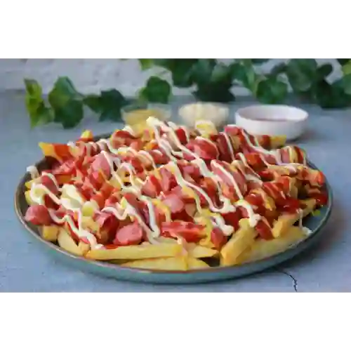 Salchipapa Grande + Bebida Lata